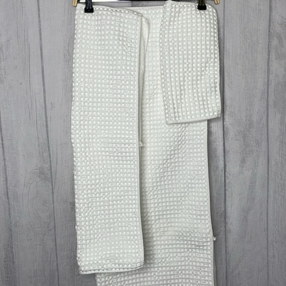 Hotel collection luxury Waffle cotton towels. - Picture 2 of 11